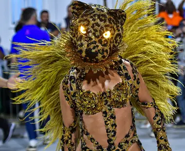 Paolla Oliveira revela que sofria críticas por desfilar no Carnaval: 